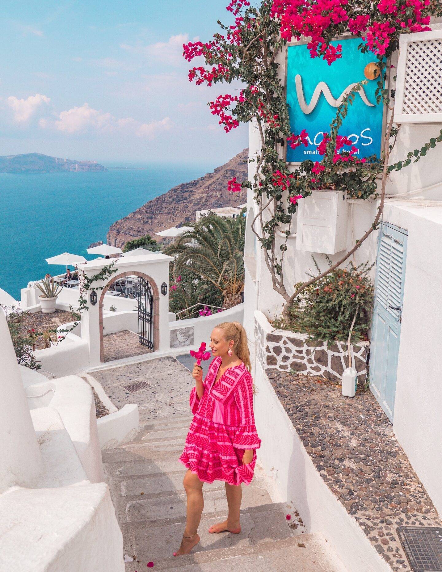The best photo spots and most instagrammable places in Santorini: Unique hotel entrances of Fira. Click the photo to see the rest of my list of the best instagram photo spots in Santorini!