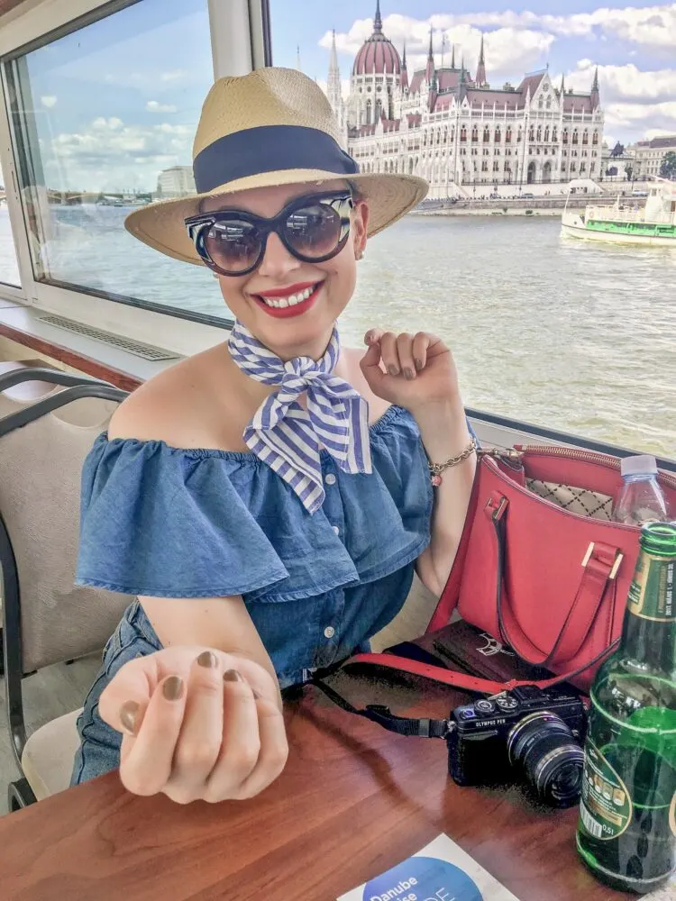 Budapest travel guide featuring what to see, do, eat and drink in Budapest!

Pictured here: Cocktail cruise down the Danube