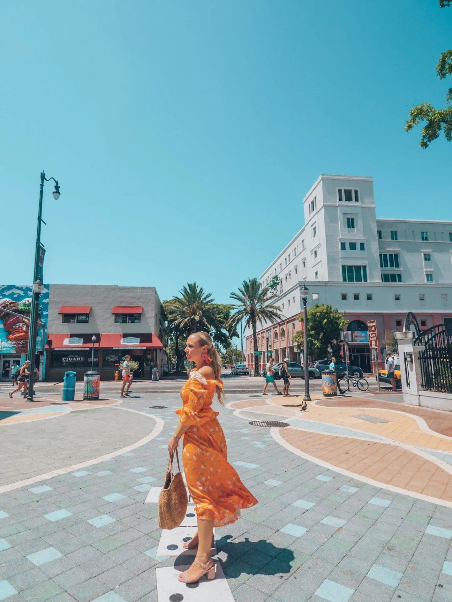 How to spend 1 perfect day in Little Havana, Miami. A complete guide on what to see and do, which restaurants to dine at, bars to visit, Cuban treats to try and more. If you're headed to Little Havana for the day you'll definitely want to read this guide! 