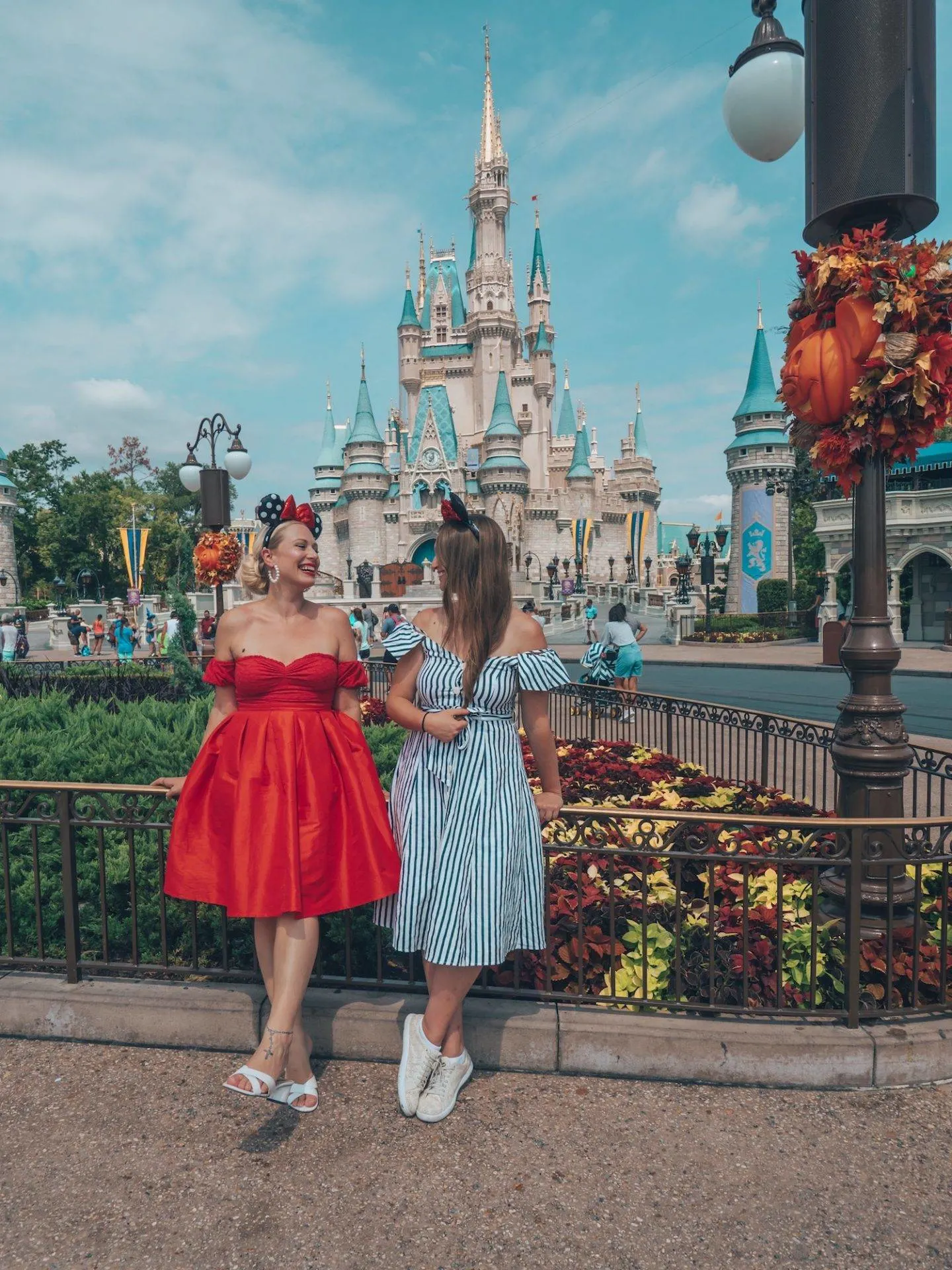 Click the photo for a complete guide on how to get the perfect photo at Disney! Includes a list of all the top Disney World photo spots. via www.kirstenwendlandt.com