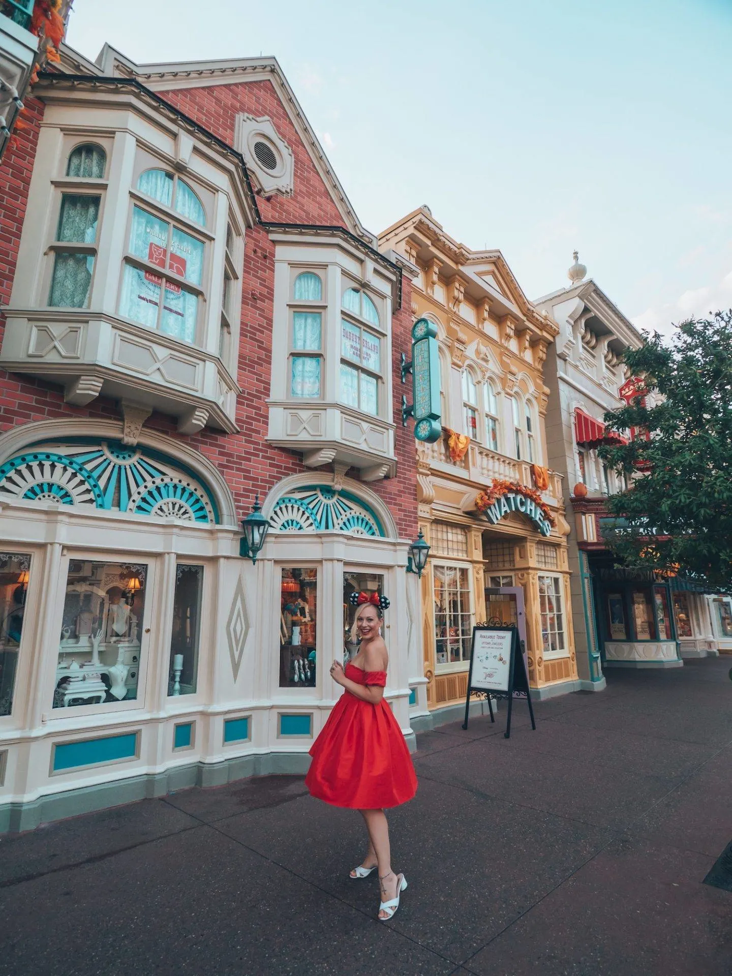 Main Street USA at Disney World in Florida! Click the photo for a complete guide on how to get the perfect photo at Disney! Includes a list of all the top Disney World photo spots. via www.kirstenwendlandt.com