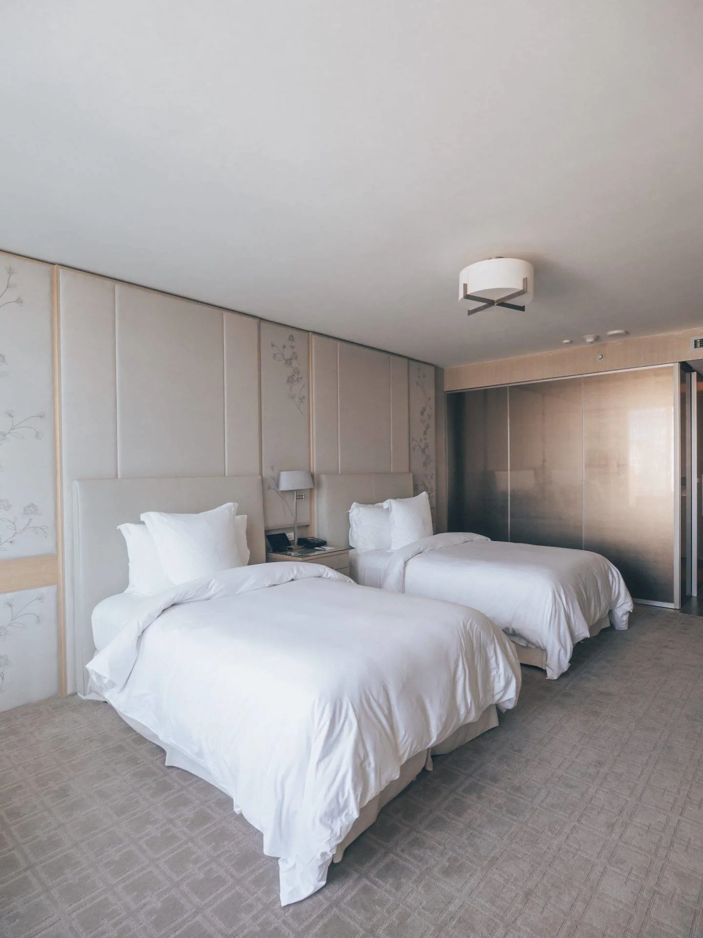 Four Seasons Toronto has the comfiest beds. Click to read the rest of the review and 18 reasons you'll love staying at this hotel!