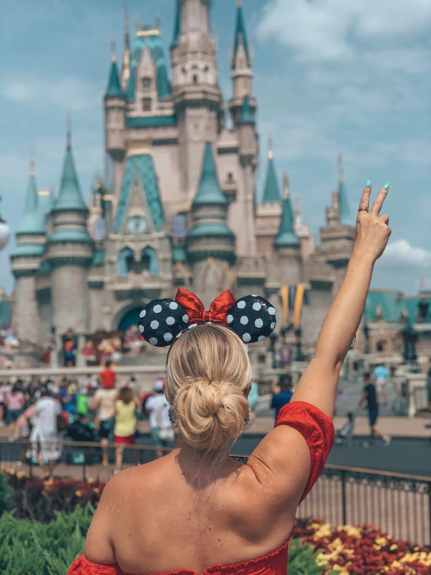 Disney photo inspo. Click the photo for a complete guide on how to get the perfect photo at Disney! Includes a list of all the top Disney World photo spots. via www.kirstenwendlandt.com
