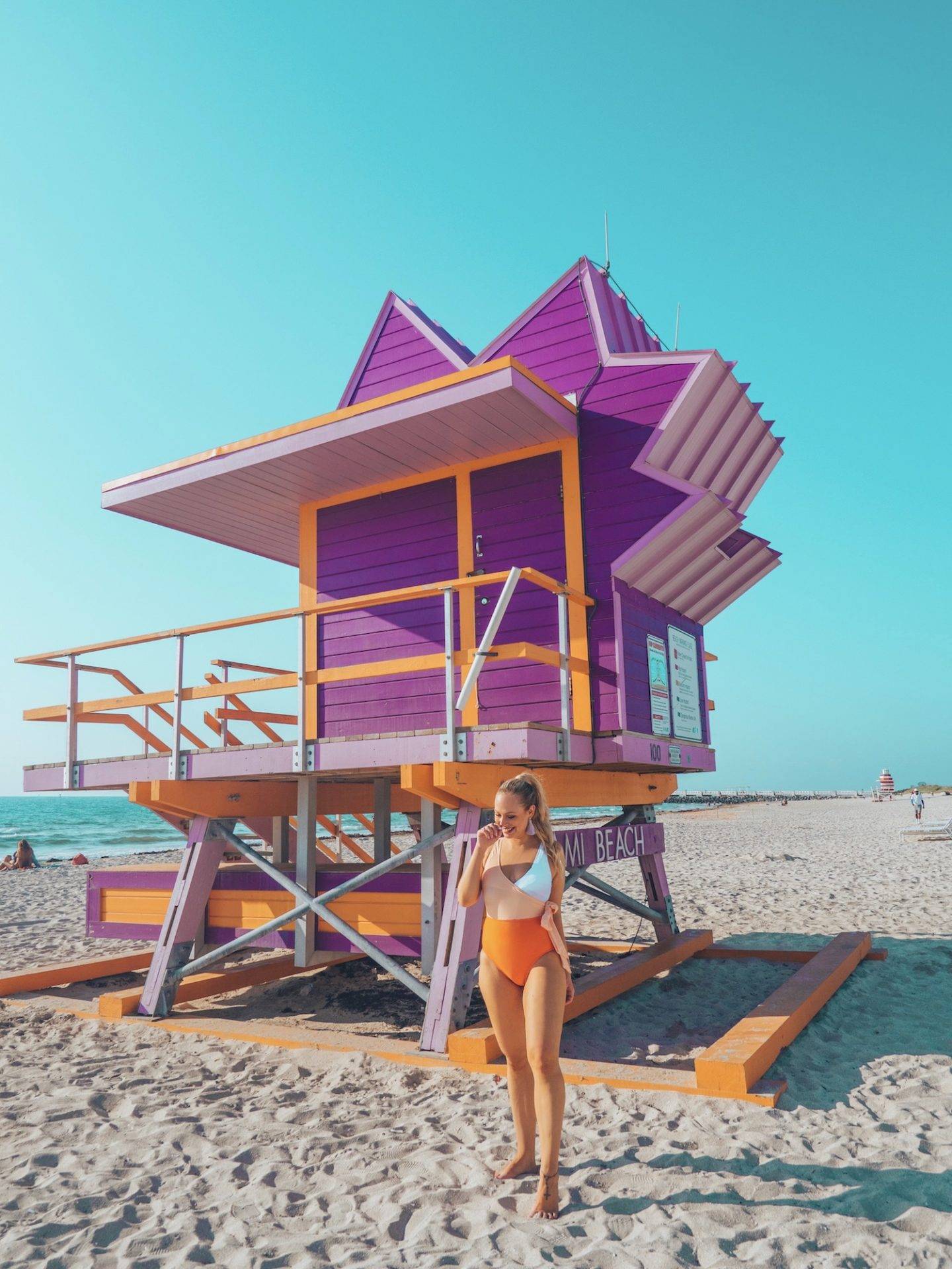 The perfect colorblock Cupshe swimsuit worn on the beach in Miami