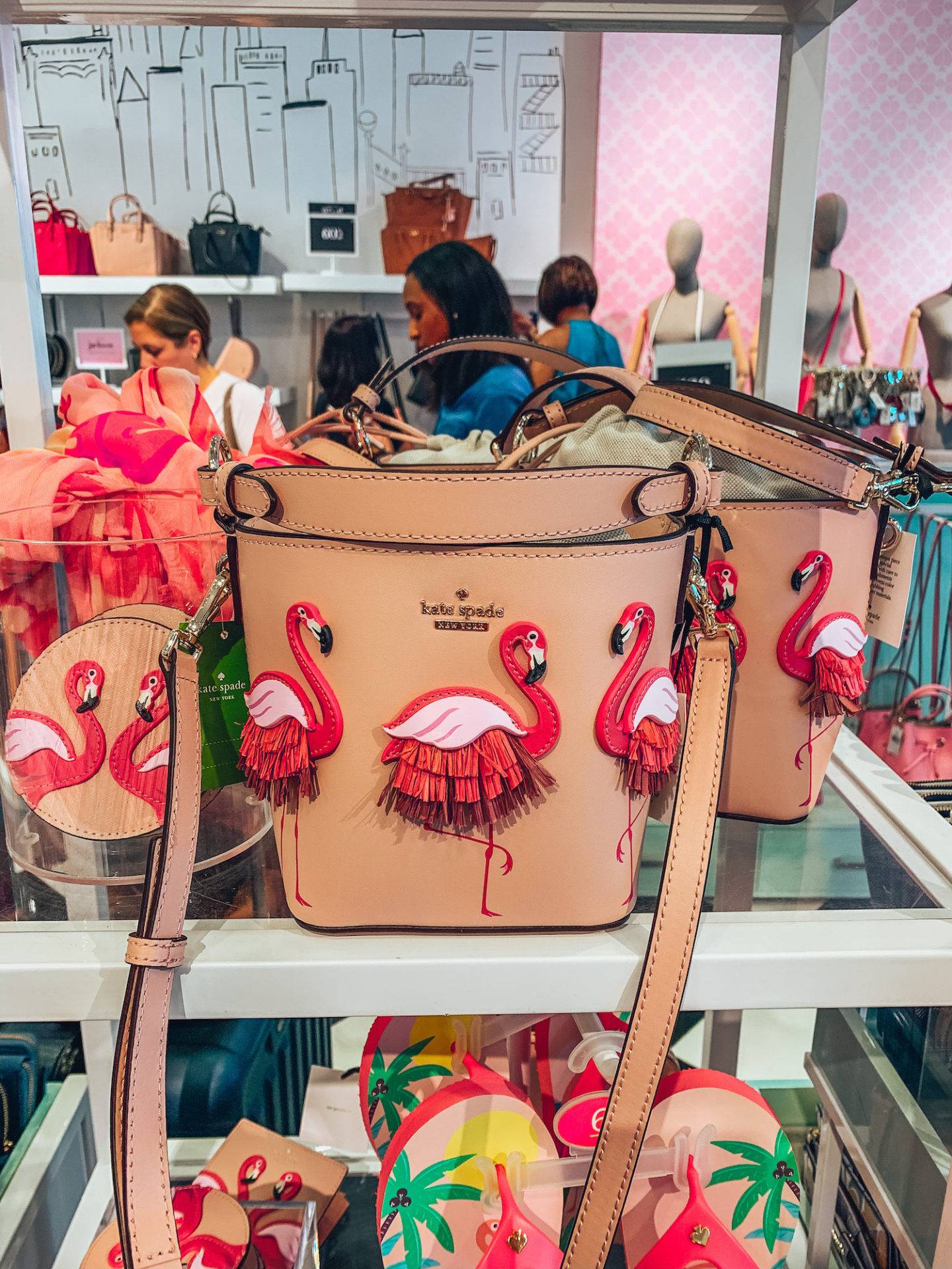 Shopping finds at Sawgrass Mills Outlet Mall in Miami - The cutest flamingo bag