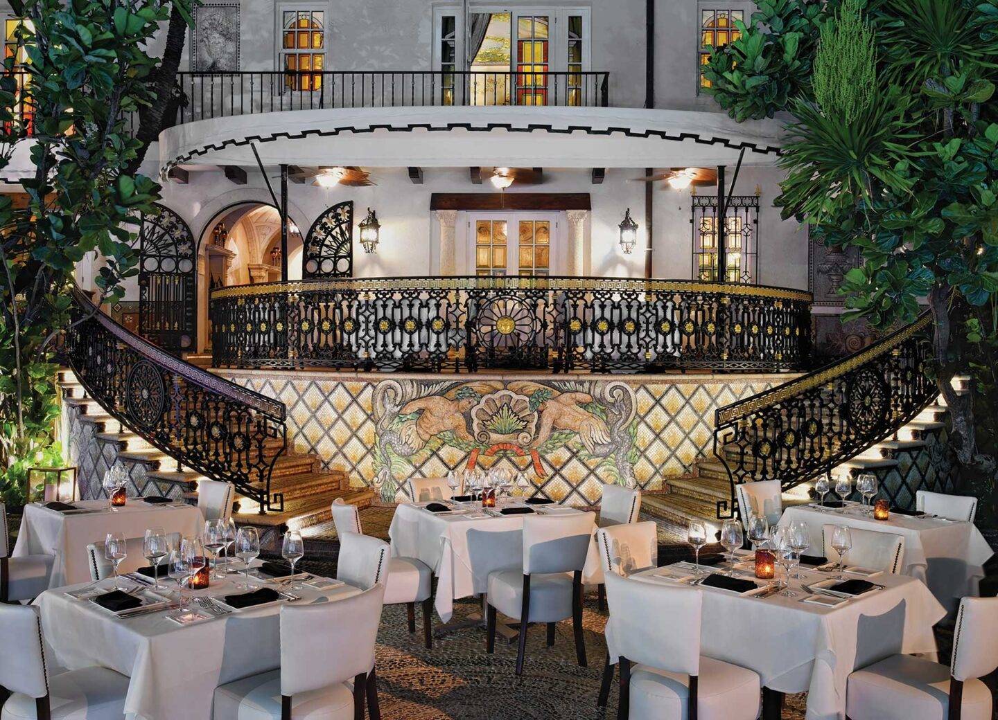 Gianni's wins for the most opulent fine dining restaurant on this list of best restaurants in South Beach. The interior is absolutely stunning!