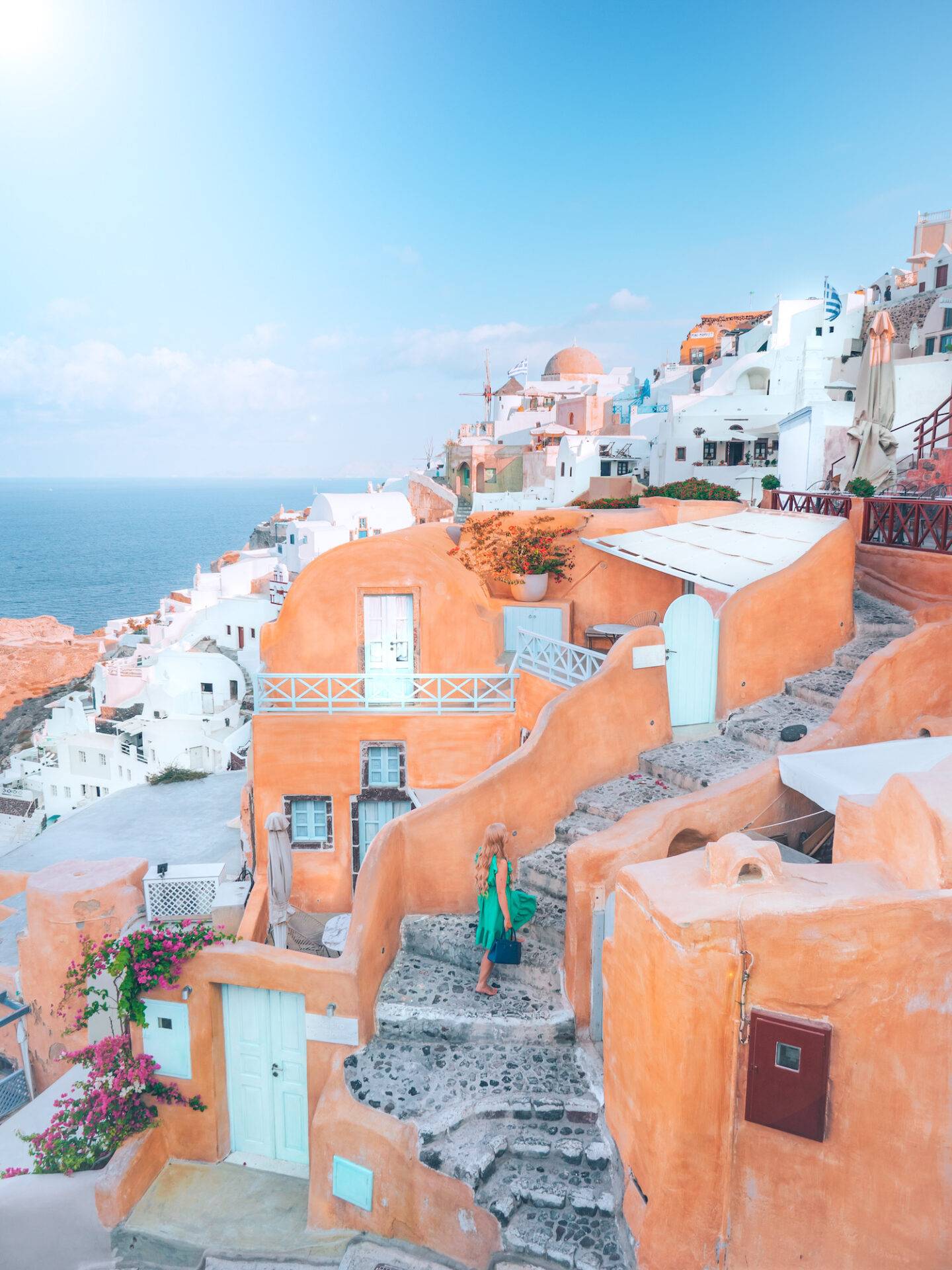 The best photo spots and most instagrammable places in Santorini: Kastro Oia Houses. Click the photo to see the rest of my list of the best instagram photo spots in Santorini!