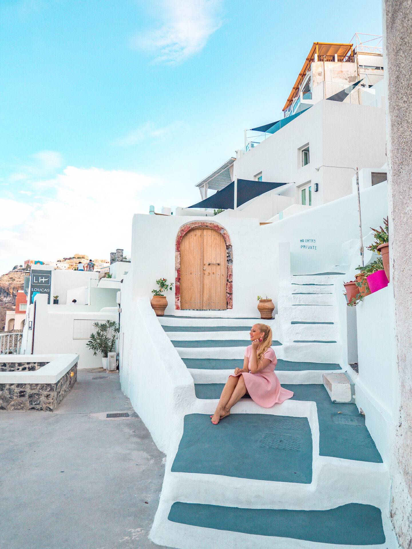 The best photo spots and most instagrammable places in Santorini: Colourful steps in Fira. Click the photo to see the rest of my list of the best instagram photo spots in Santorini!