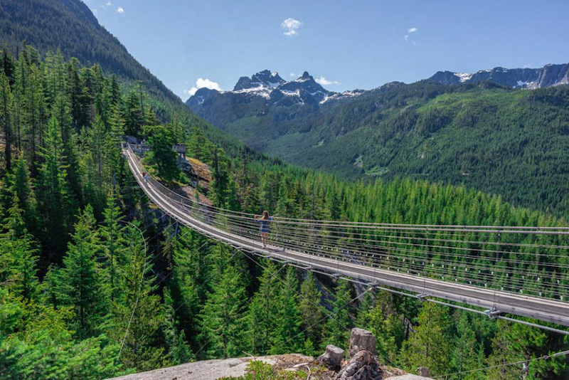 Looking to explore more of Canada this year? Here are 16 of the most scenic drives in Canada that will show you what a beautiful country this really is! Whether you're looking to road trip around the west coast, east coast, or you want to venture north. This guide includes all of Canada's most scenic drives and road trips that you definitely won't want to miss. 