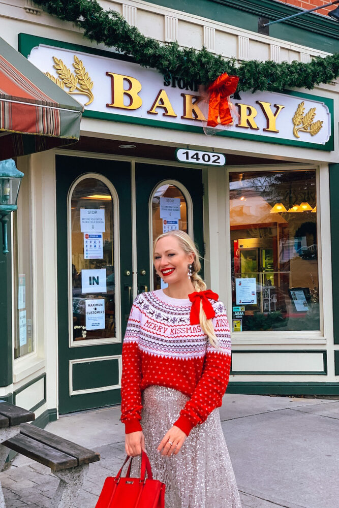 Ever wish you could step into a Hallmark Christmas movie? These 13 magical Christmas towns in Ontario will have you feeling just like you did! Pack your bags, load up the car, and get ready for the ultimate Christmas getaway - a road trip through Ontario's Christmas towns! Pictured here: St. Jacobs