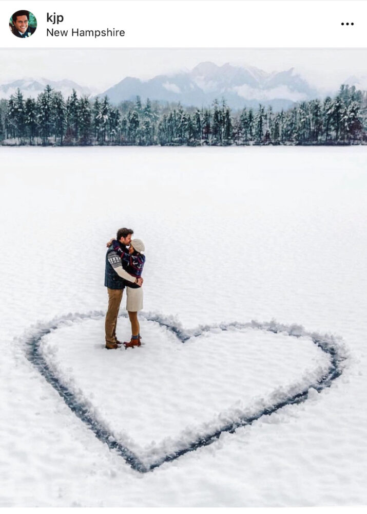 couple posing in a snowy park 11524762 Stock Photo at Vecteezy