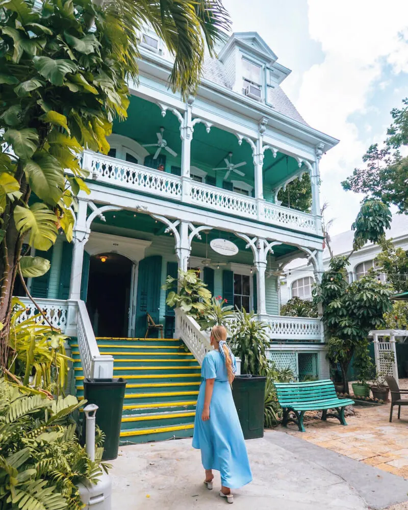 Planning a trip to Key West soon? Here's some of the most fun things to do in Key West Florida that you definitely won't want to miss out on during your visit! From key lime pie to the Ernest Hemingway Museum, the Southernmost Point to the Tropic Cinema... this list has all the hot spots you'll want to visit during your time in Key West! Pictured here: Visit a cocktail bar
