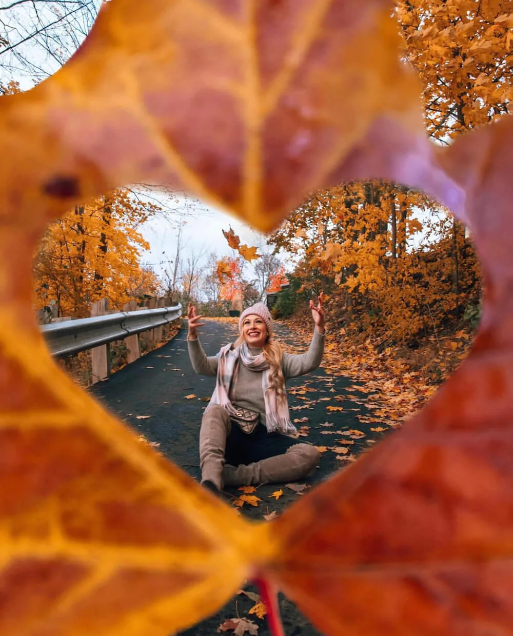 Looking for some unique and creative fall photoshoot ideas to try out this autumn? Heres a list of 20 fall photography ideas that will help you achieve the fall aesthetic of your dreams. Whether you want to aim for destination photography, try your hand at shooting with props, or want to get spooky for the Halloween season. This post has all sorts of fall photography ideas to help you get some really fun seasonal fall photos for your instagram.