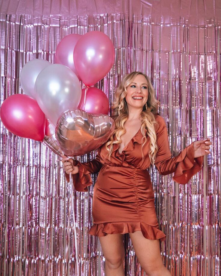 11 Creative Solo Valentine's Day Photoshoot Ideas for the Single Gal ...