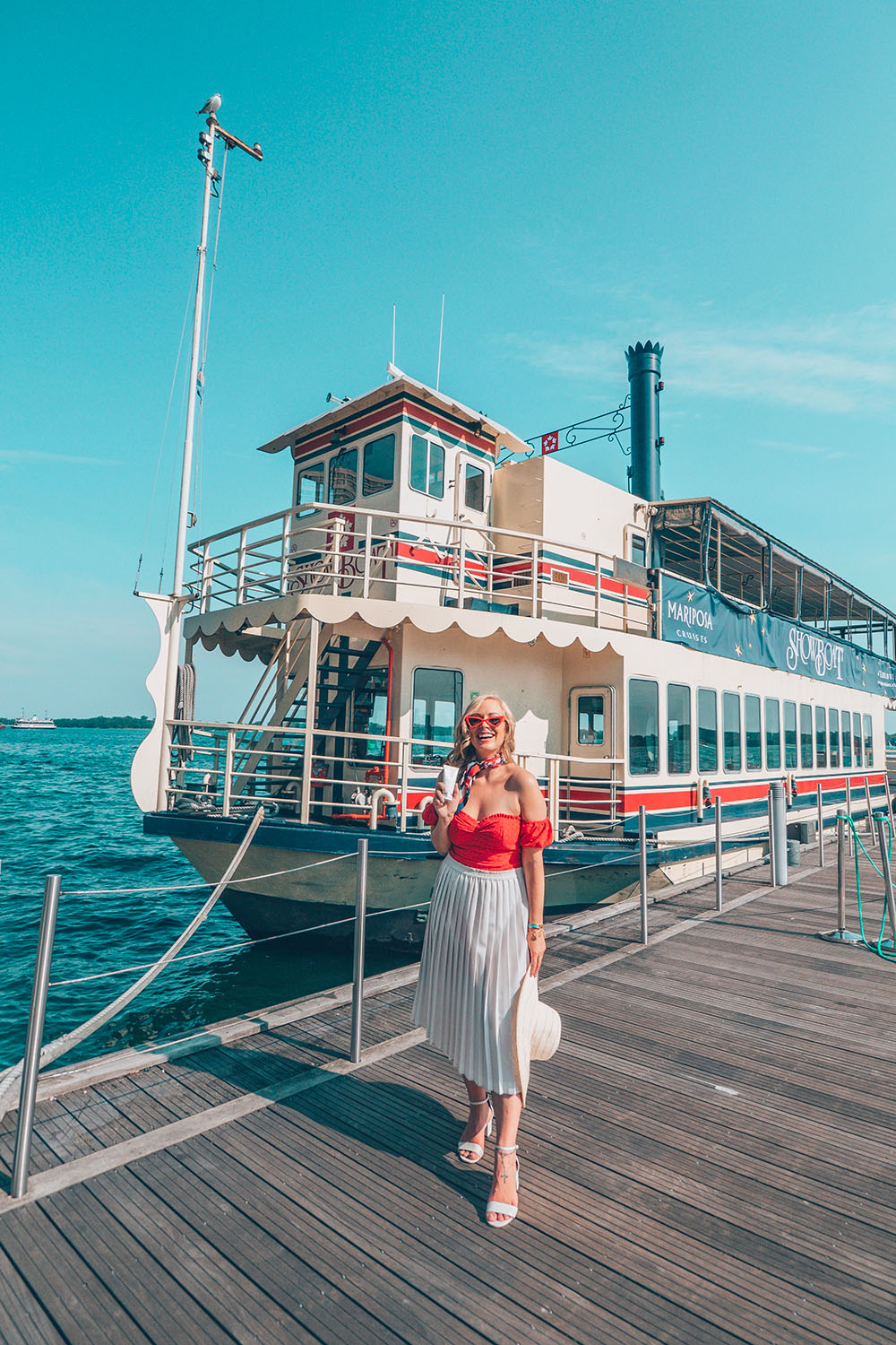 If you're planning on visiting Toronto soon and hoping to get some great photos while you're there, you definitely don't want to miss this guide on the most instagrammable places in Toronto, outdoor edition! This guide features all sorts of incredible outdoor photography locations in Toronto and the GTA. Pictured here: Toronto Harbourfront