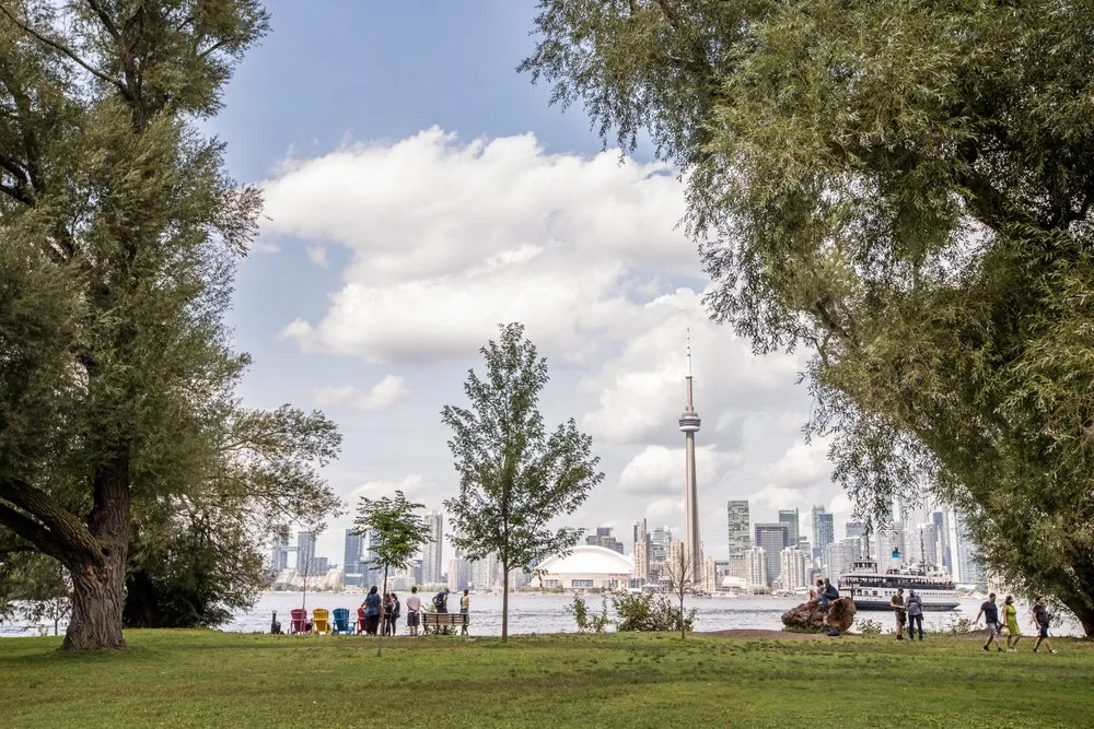 Looking for an incredible place to enjoy your next picnic in Toronto? This guide features some of the best picnic spots in Toronto from a local's perspective. Whether you're looking to picnic in a park, to spend your day sunning and snacking on a beach, prefer a garden hang, or want to check out a more unique destination, this guide has all of the best picnic spots for you to choose from. Pictured here: Centre Island