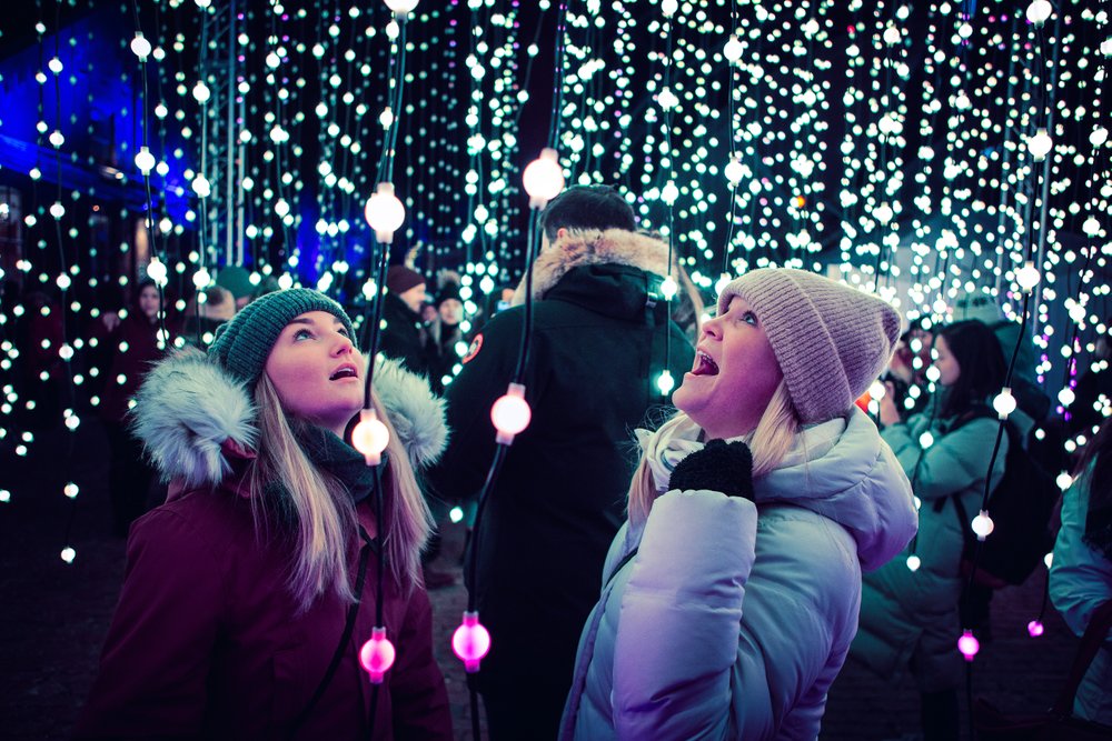 Looking for some fun things to do at Christmas in Toronto this holiday season? This guide is for you! Toronto has so many incredibly fun & festive activities to do during the Christmas season. From festive pop up bars to family friendly fun, this guide has you covered to get the most out of the Christmas season in Toronto! Pictured here: Toronto Light Festival
