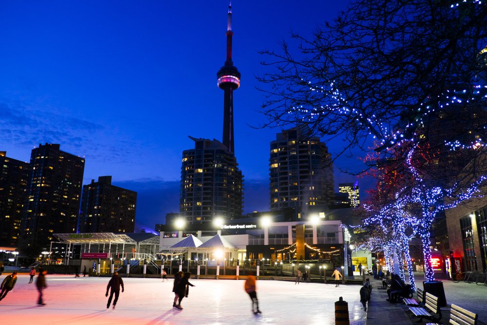 Looking for some fun things to do at Christmas in Toronto this holiday season? This guide is for you! Toronto has so many incredibly fun & festive activities to do during the Christmas season. From festive pop up bars to family friendly fun, this guide has you covered to get the most out of the Christmas season in Toronto! Pictured here: Skating at the Harbourfront Centre