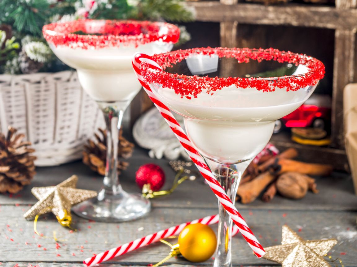 Looking for a Christmas themed bar to enjoy a festive drink in this holiday season? This is for you! For the last few years Christmas bars have been popping up in Toronto during the holiday season and they are so much fun. From festive cocktails to over the top holiday decor, here are the Toronto Christmas bars that you need to check out in 2022.