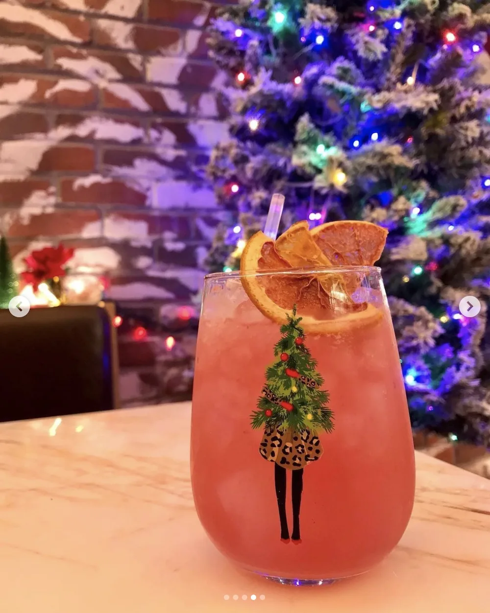 Looking for a Christmas themed bar to enjoy a festive drink in this holiday season? This is for you! For the last few years Christmas bars have been popping up in Toronto during the holiday season and they are so much fun. From festive cocktails to over the top holiday decor, here are the Toronto Christmas bars that you need to check out in 2022. Pictured here: Java Jingle Holiday Bar