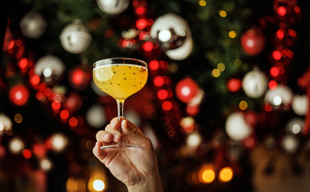 Looking for a Christmas themed bar to enjoy a festive drink in this holiday season? This is for you! For the last few years Christmas bars have been popping up in Toronto during the holiday season and they are so much fun. From festive cocktails to over the top holiday decor, here are the Toronto Christmas bars that you need to check out in 2022. Pictured here: The Thirsty Elf