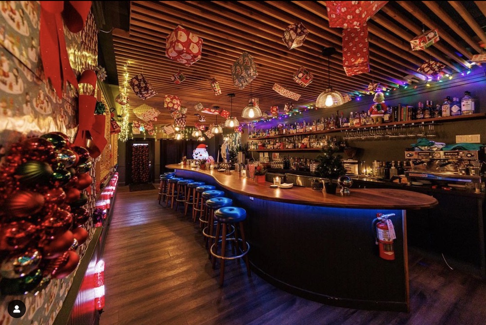 Looking for some fun things to do at Christmas in Toronto this holiday season? This guide is for you! Toronto has so many incredibly fun & festive activities to do during the Christmas season. From festive pop up bars to family friendly fun, this guide has you covered to get the most out of the Christmas season in Toronto! Pictured here: Project Gigglewater's Holiday Bar