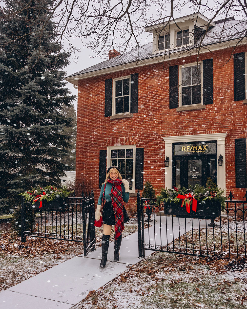 Ever wish you could step into a Hallmark Christmas movie? These 13 magical Christmas towns in Ontario will have you feeling just like you did! Pack your bags, load up the car, and get ready for the ultimate Christmas getaway - a road trip through Ontario's Christmas towns! Pictured here: Brockville