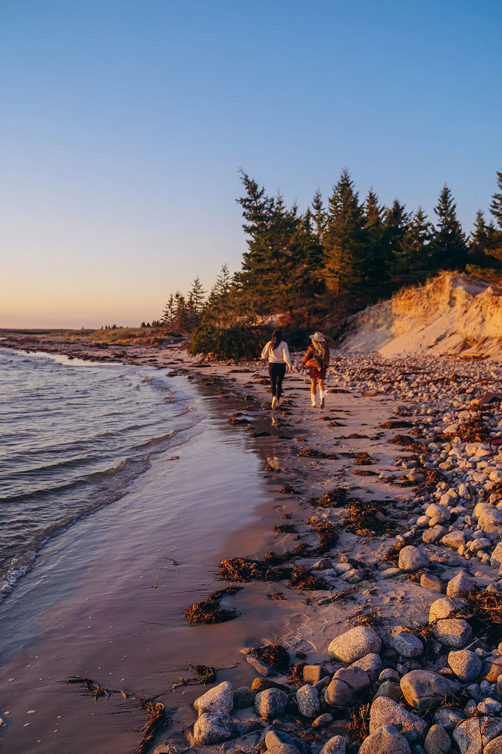 Shelburne County, Nova Scotia is an absolutely charming Canadian destination with so much to offer. Here you’ll find the most amazing seafood, incredible beaches, adorable lighthouses, seaside cottages, and the friendliest of locals. If you’re planning a trip to Shelburne County soon, this guide to the best things to do in Shelburne County is for you! This guide covers everything to do in Shelburne County, from Barrington to Shelburne, and beautiful Lockeport. Pictured here: Sunset at Sand Hills Beach Provincial Park in Barrington