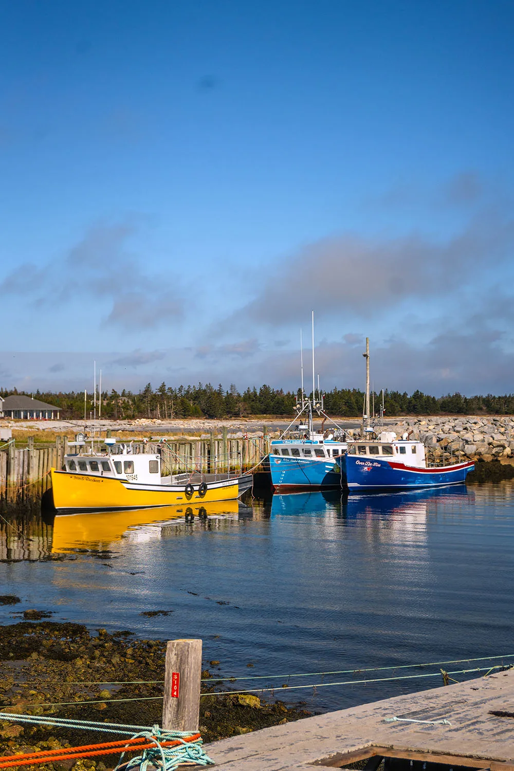 Shelburne County, Nova Scotia is an absolutely charming Canadian destination with so much to offer. Here you’ll find the most amazing seafood, incredible beaches, adorable lighthouses, seaside cottages, and the friendliest of locals. If you’re planning a trip to Shelburne County soon, this guide to the best things to do in Shelburne County is for you! This guide covers everything to do in Shelburne County, from Barrington to Shelburne, and beautiful Lockeport. Pictured here: View on the way to Cape Sable Island from Barrington