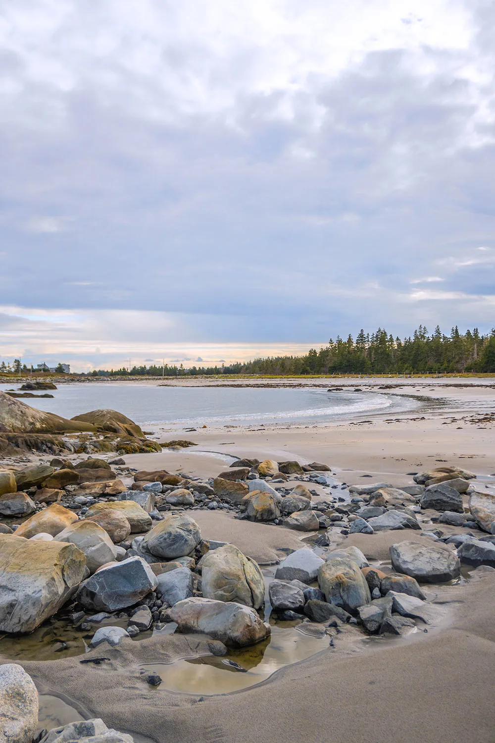 Shelburne County, Nova Scotia is an absolutely charming Canadian destination with so much to offer. Here you’ll find the most amazing seafood, incredible beaches, adorable lighthouses, seaside cottages, and the friendliest of locals. If you’re planning a trip to Shelburne County soon, this guide to the best things to do in Shelburne County is for you! This guide covers everything to do in Shelburne County, from Barrington to Shelburne, and beautiful Lockeport. Pictured here: Lockeport beach