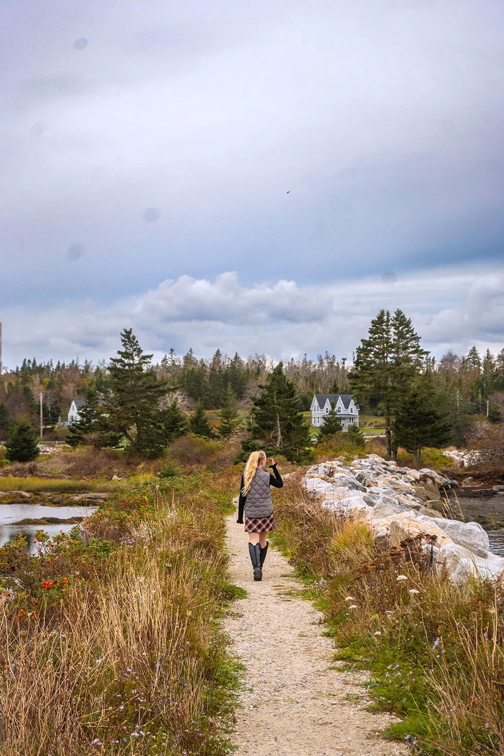 Shelburne County, Nova Scotia is an absolutely charming Canadian destination with so much to offer. Here you’ll find the most amazing seafood, incredible beaches, adorable lighthouses, seaside cottages, and the friendliest of locals. If you’re planning a trip to Shelburne County soon, this guide to the best things to do in Shelburne County is for you! This guide covers everything to do in Shelburne County, from Barrington to Shelburne, and beautiful Lockeport. Pictured here: Lockeport Trail