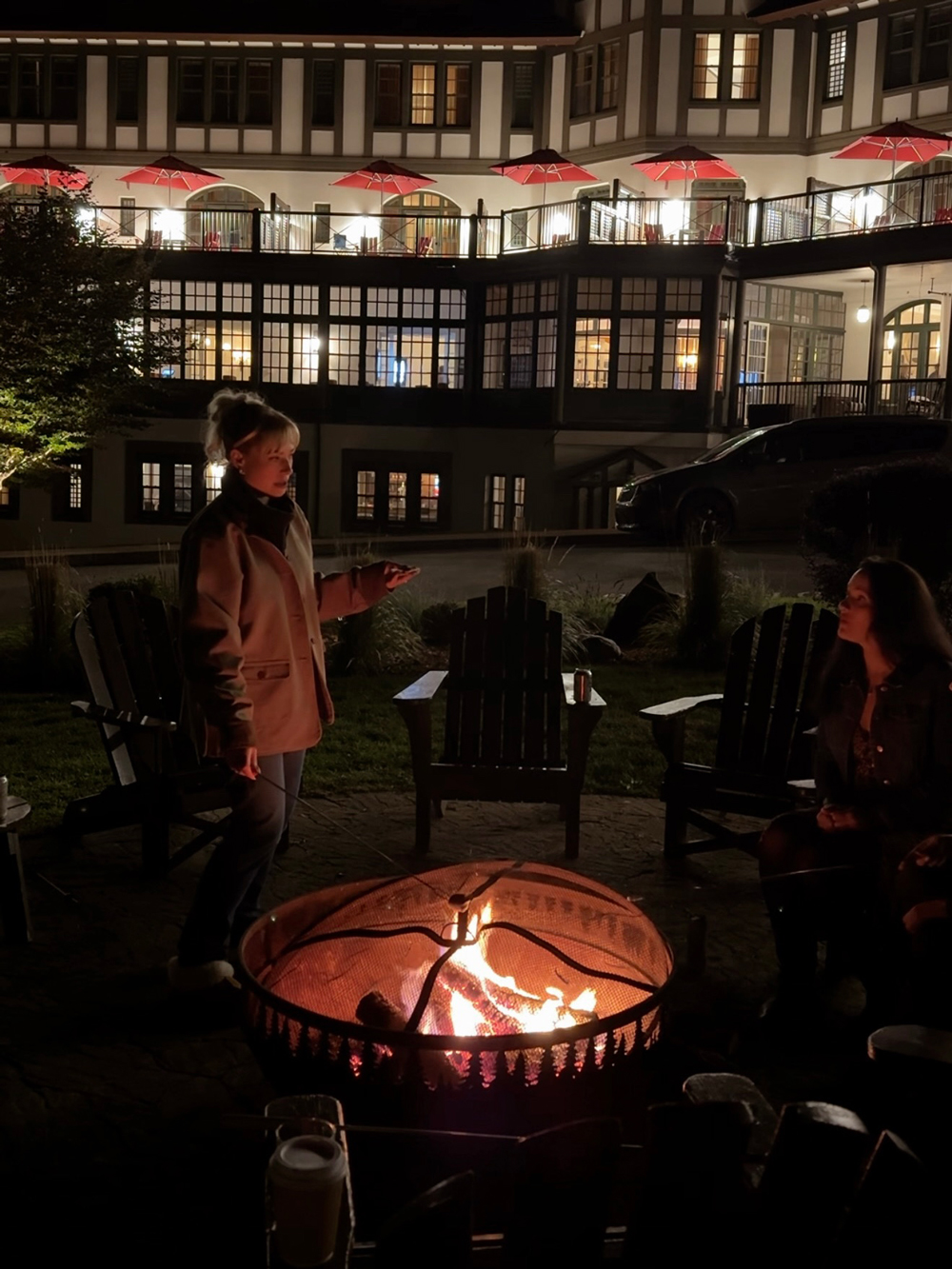 Evening s&rsquo;mores around the firepit at the Algonquin Resort with marshmallows, cozy blankets, and ocean air in the background.